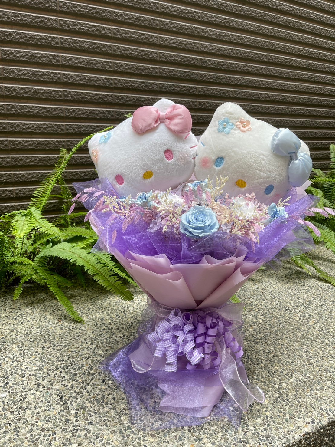 凱蒂貓花束-巨無霸型約60*80公分(寬高)